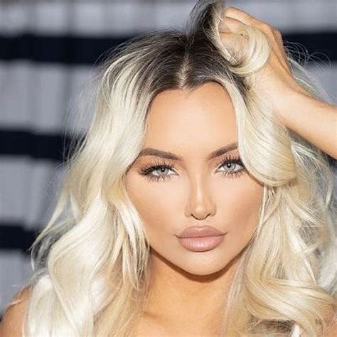 Lindsey Pelas